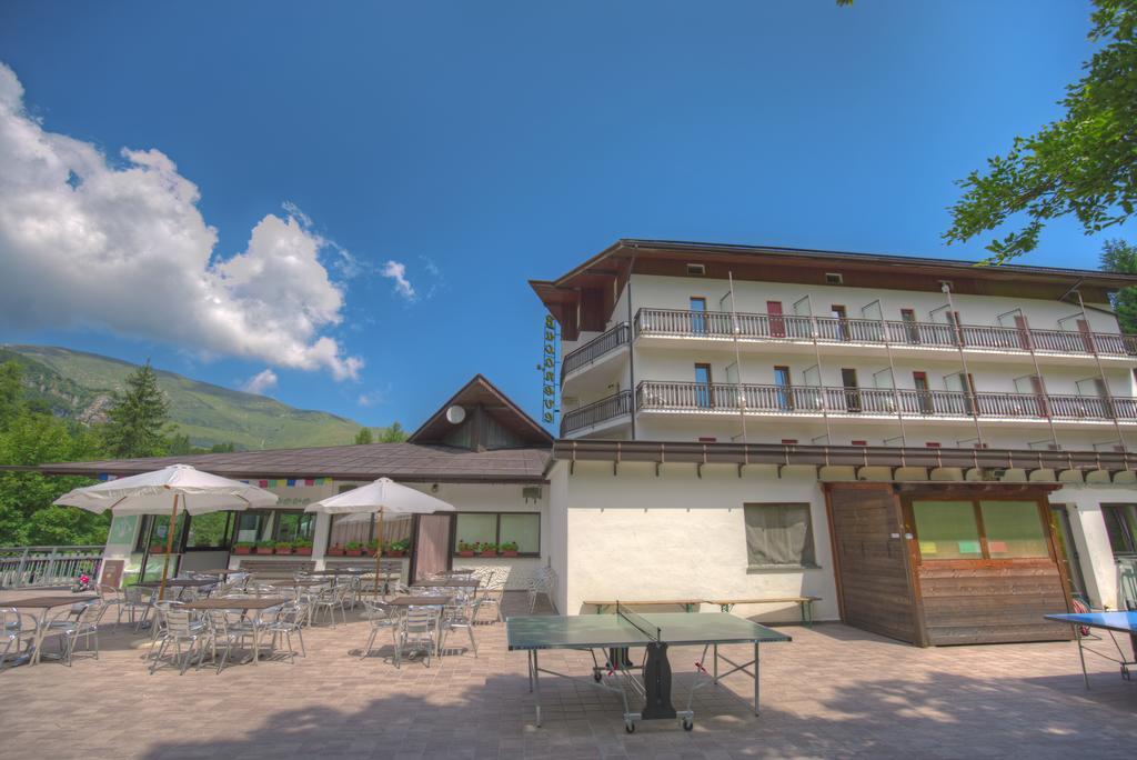 Sport & Family Hotel Bucaneve Brentonico Exterior foto